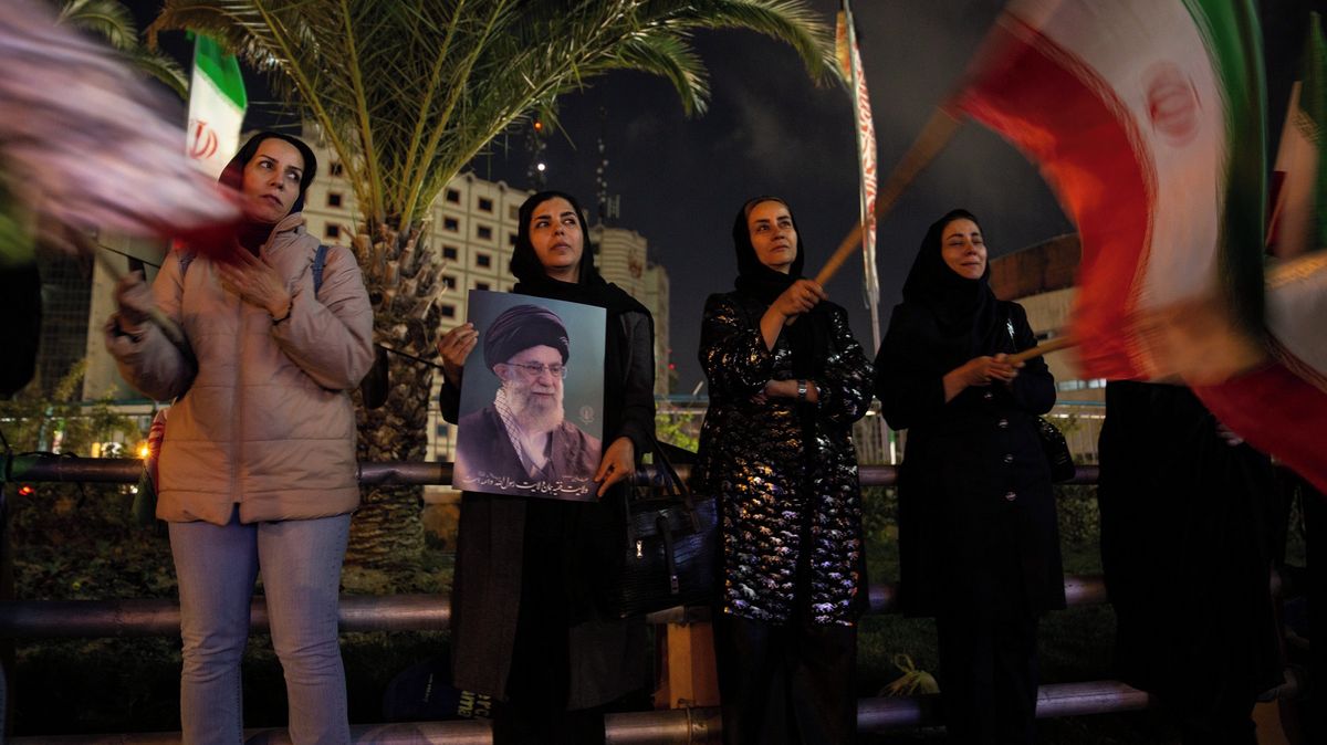 Drží se Írán zpátky? Do odvety nevrhl všechno, stále kalkuluje, míní expert